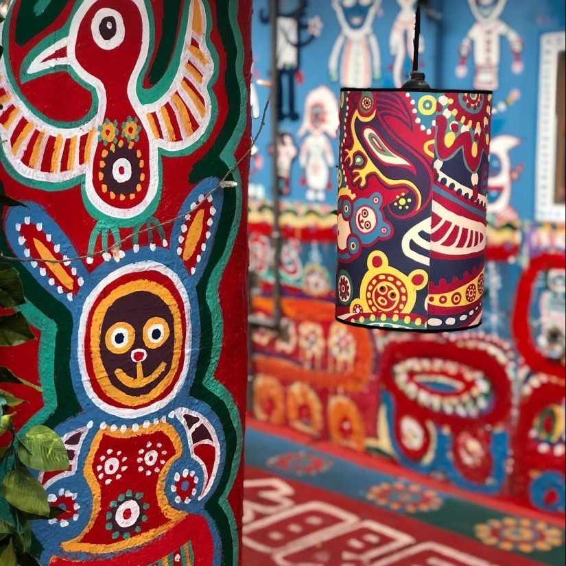 "Rainbow Village" by Huang Yun-Fu: how to make a tourist object out of a dying village