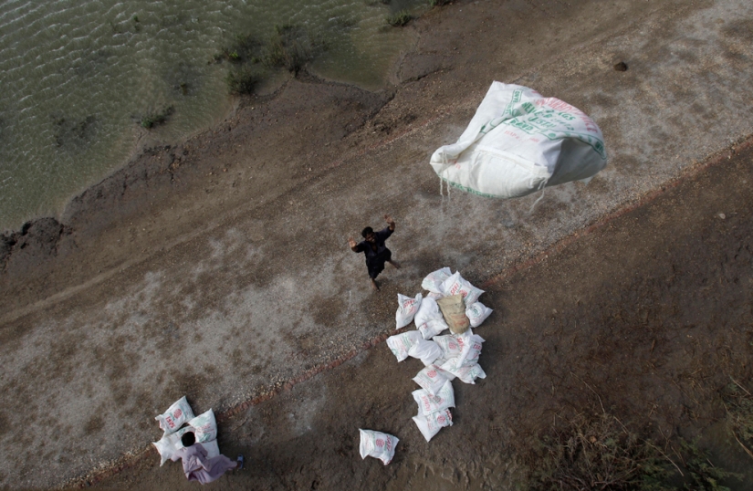Furioso elemento en diferentes países