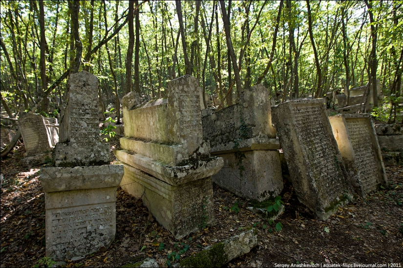 La antigua Caraítas cementerio en Iosafatovoj valle La antigua Caraítas cementerio en Iosafatovoj valle