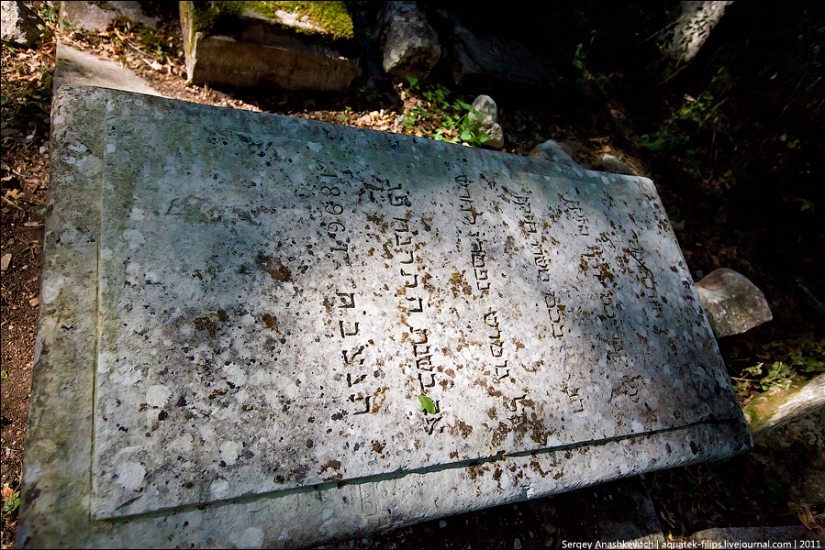 La antigua Caraítas cementerio en Iosafatovoj valle La antigua Caraítas cementerio en Iosafatovoj valle