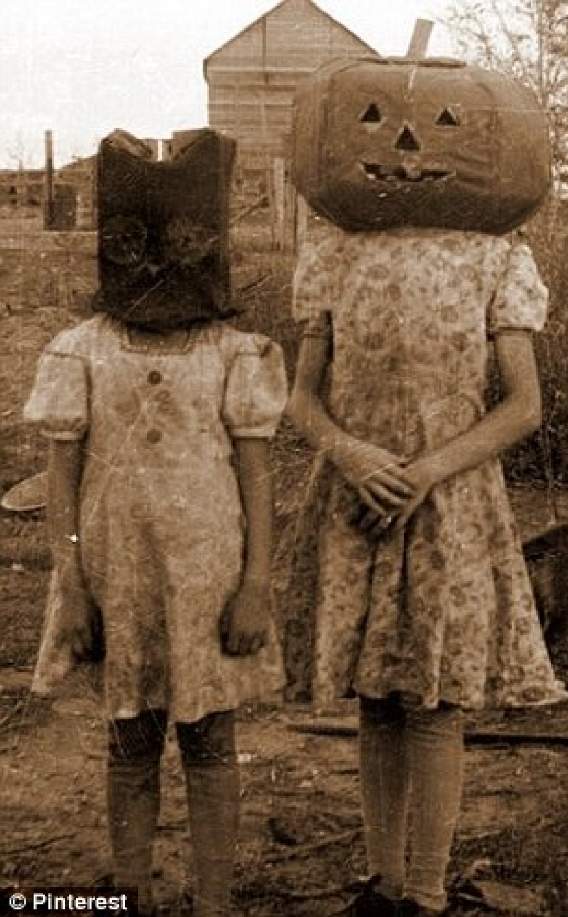 Retro Halloween costumes