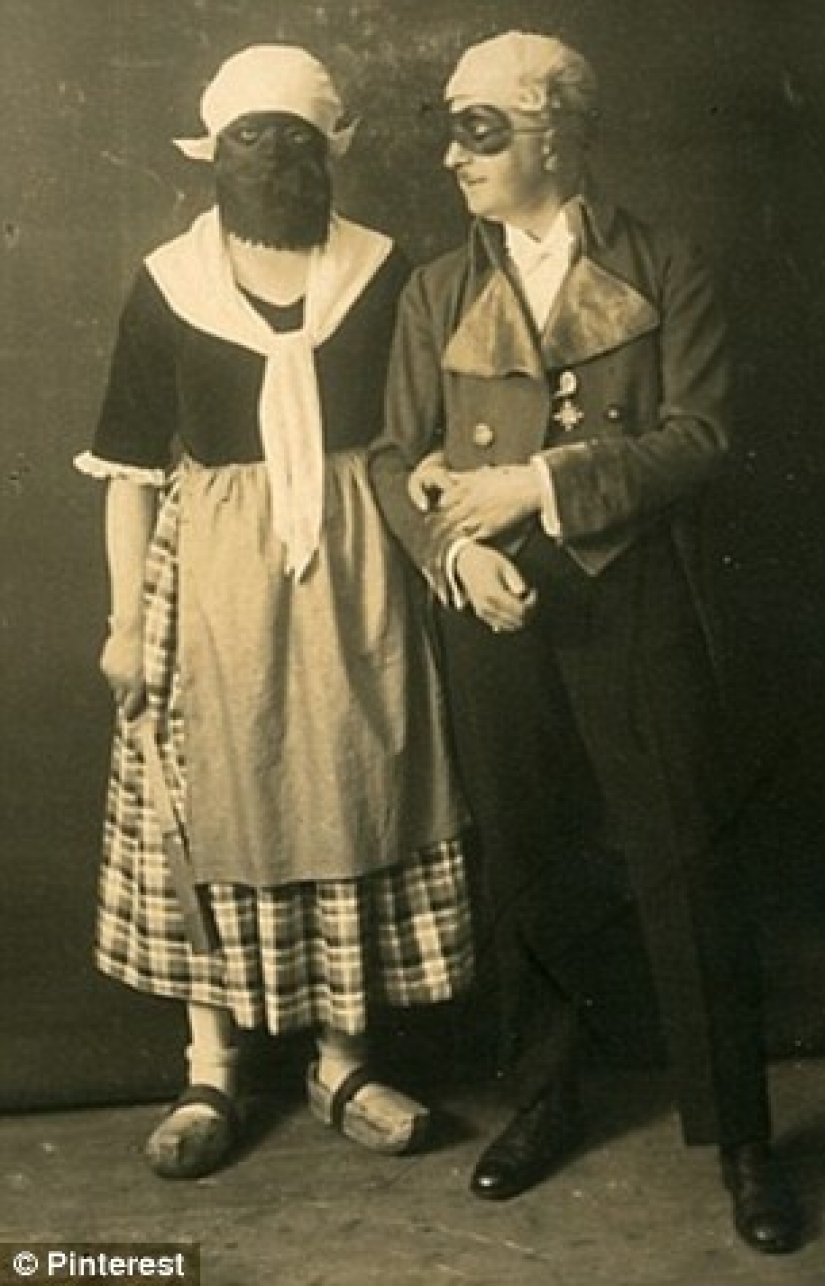 Retro Halloween costumes