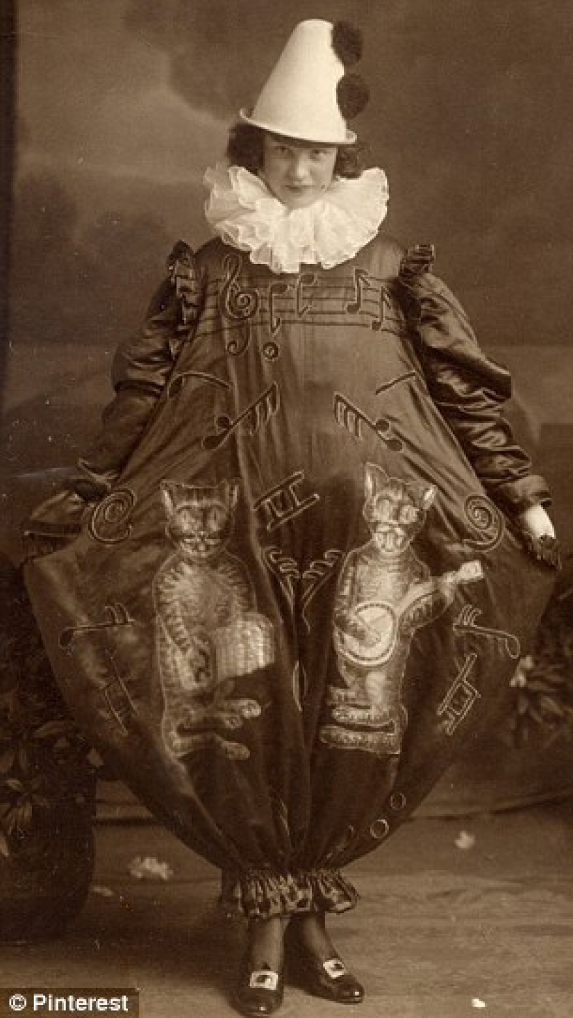 Retro Halloween costumes