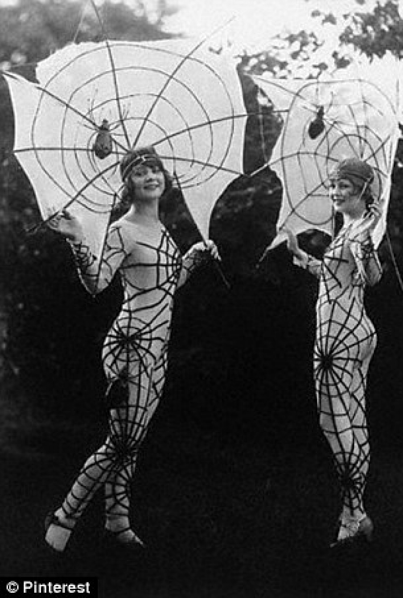 Retro Halloween costumes