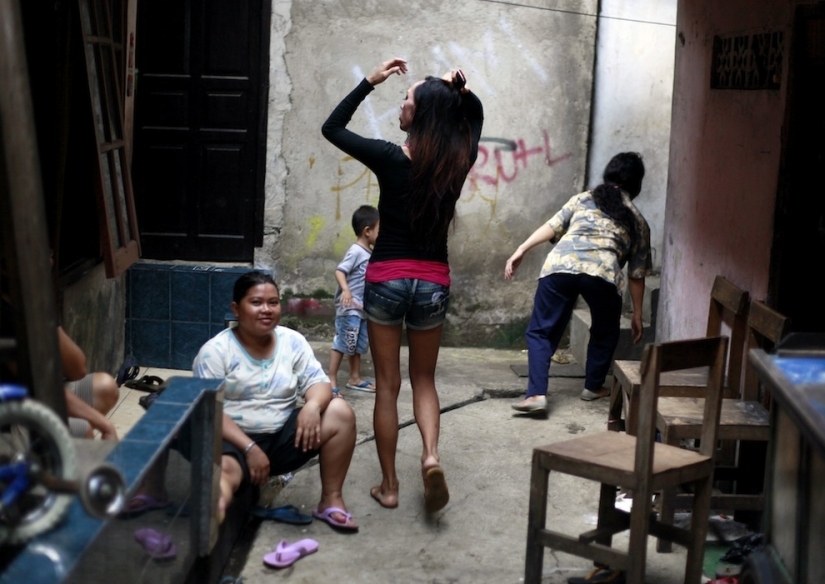 The former nanny Obama and other shemale Jakarta