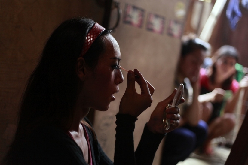 The former nanny Obama and other shemale Jakarta