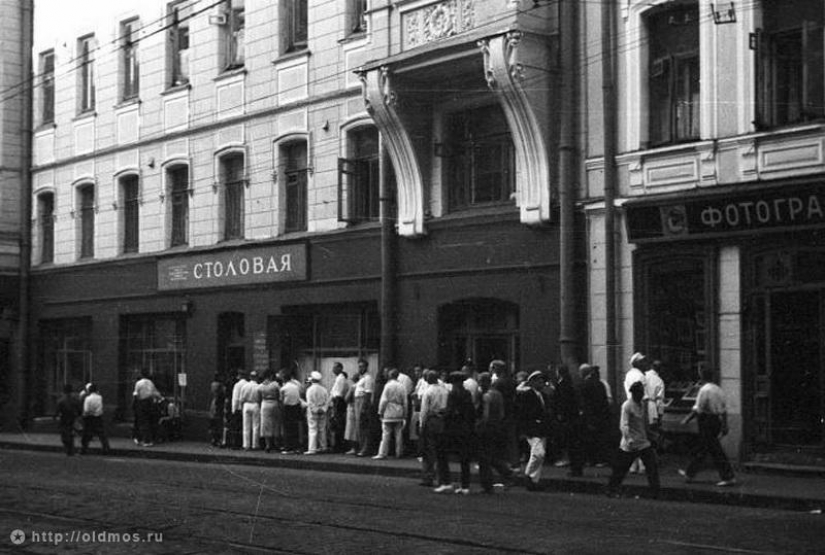 The history of the Moscow queue in photographs
