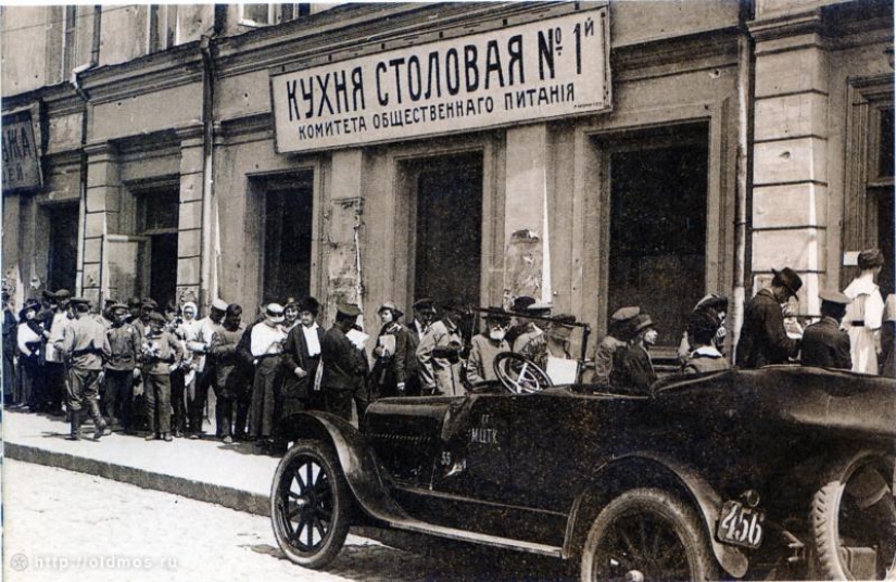 The history of the Moscow queue in photographs