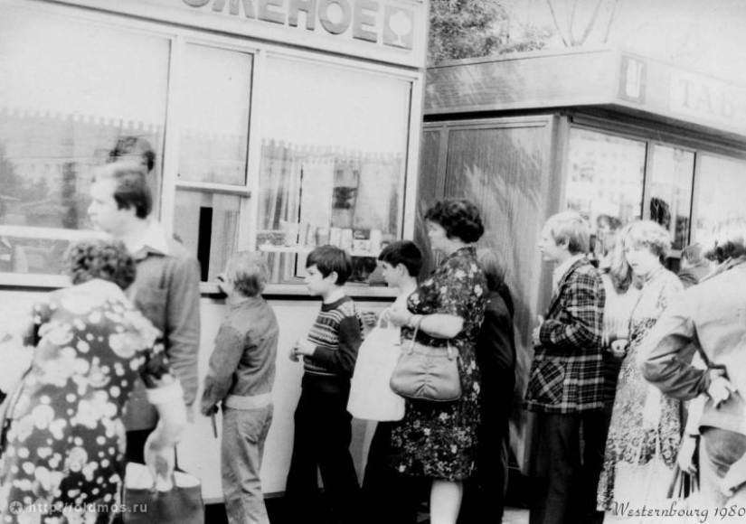 The history of the Moscow queue in photographs
