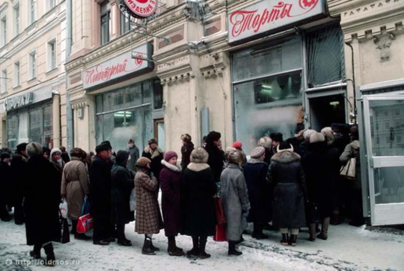 The history of the Moscow queue in photographs