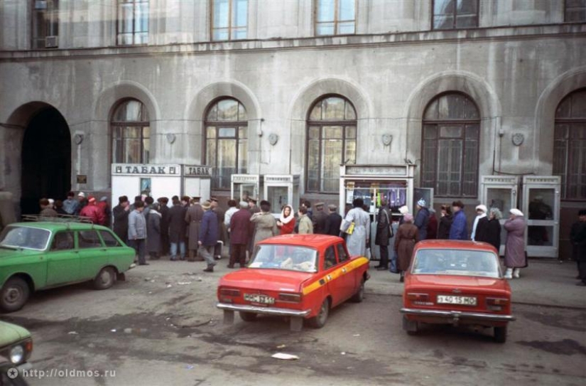 The history of the Moscow queue in photographs