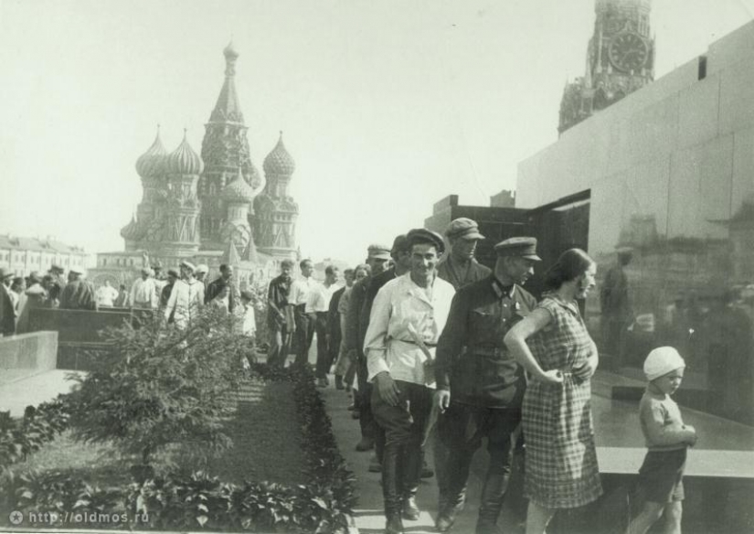 The history of the Moscow queue in photographs