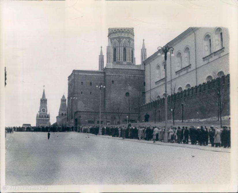 The history of the Moscow queue in photographs