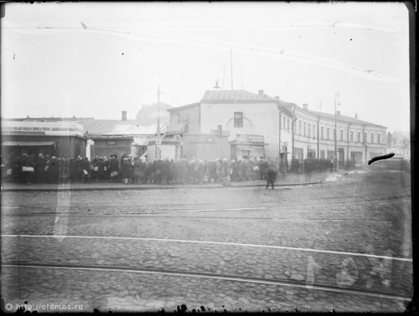 The history of the Moscow queue in photographs