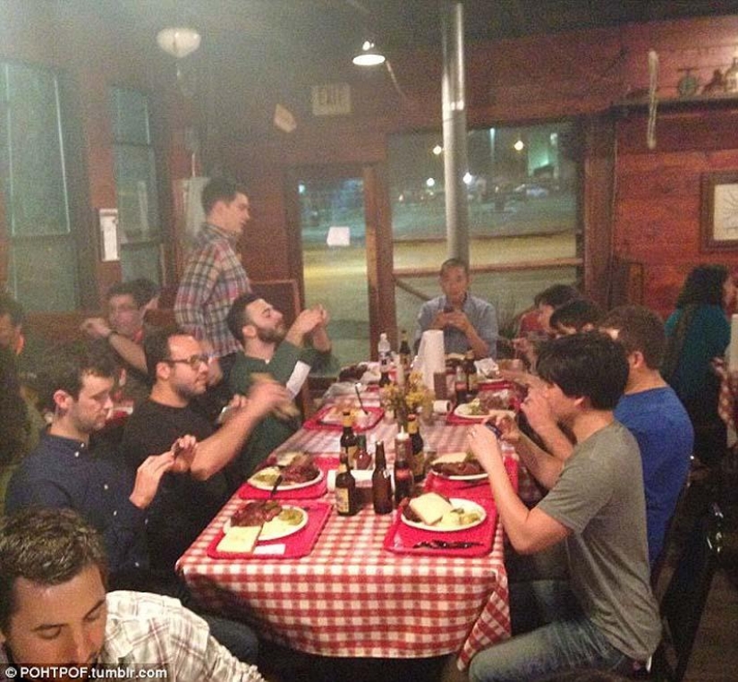 Antes de comer — tomar una foto Antes de comer — tomar una foto