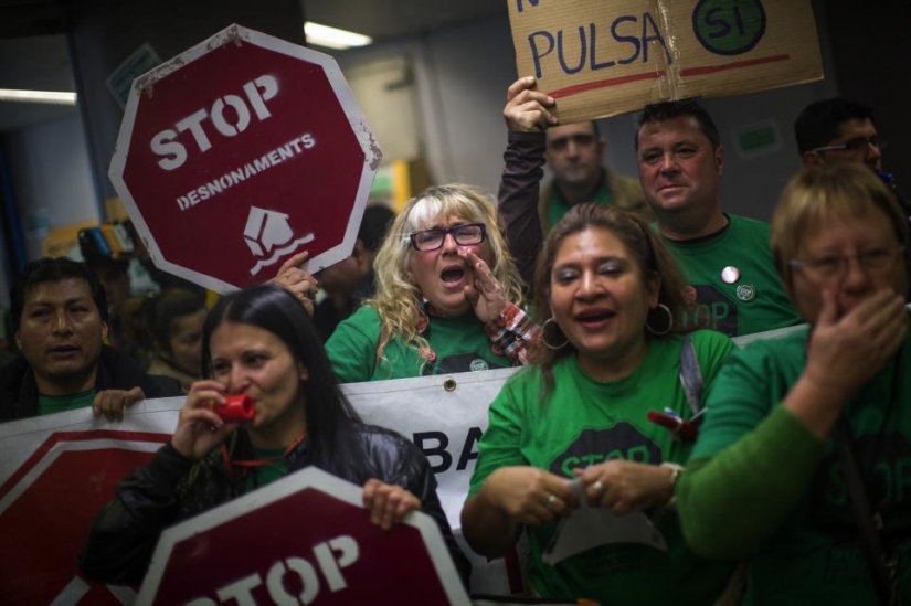 Victims of the mortgage crisis seized the Bank Victims of the mortgage crisis seized the Bank