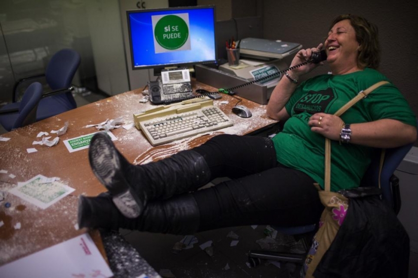 Victims of the mortgage crisis seized the Bank Victims of the mortgage crisis seized the Bank