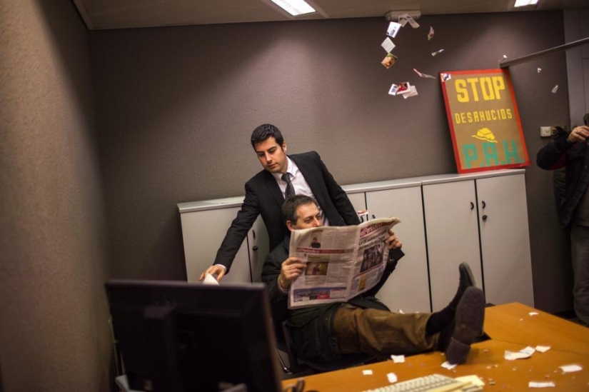 Victims of the mortgage crisis seized the Bank Victims of the mortgage crisis seized the Bank