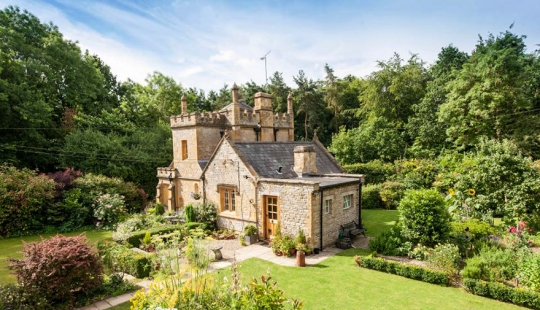 The smallest castle UK for sale not expensive apartments