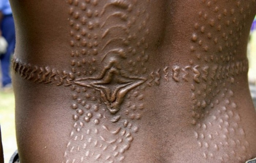 10 increíblemente doloroso ritos de iniciación, parte de la cual se practica hoy en día