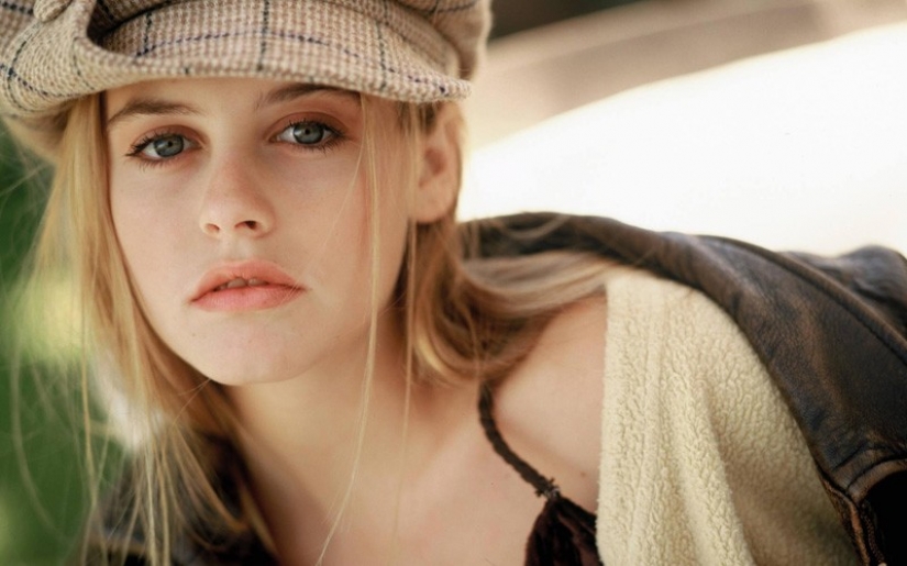 10 the most beautiful girls on TV the 90s