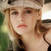 10 the most beautiful girls on TV the 90s