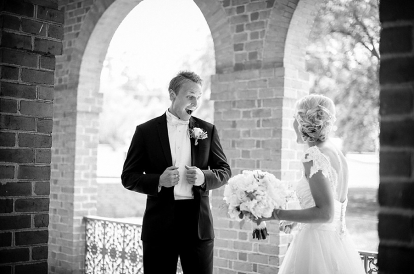 16 conmovedoras fotos de los hombres que vio por primera vez a sus novias en el vestido de novia