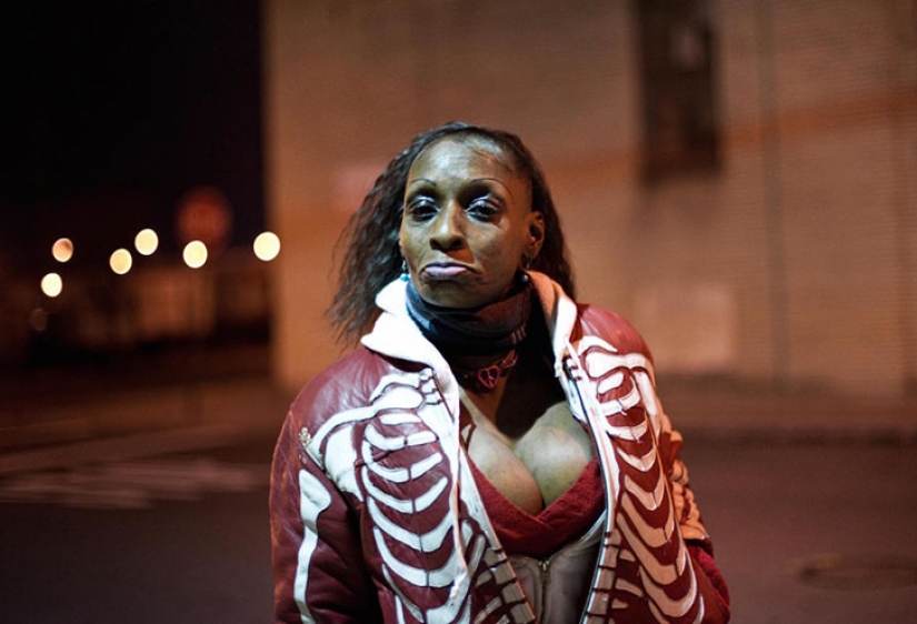 17 fotos de las prostitutas y Gigolos, se han convertido en obras de arte