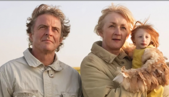 17-year-old girl weighs only 11 kg, but it does not prevent her to live a bright and interesting