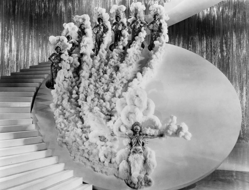 1930-1943 years: kaleidoscopic dancing Busby Berkeley