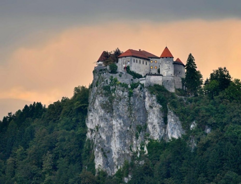 20 coolest castles in which one wants to stay and live 20 coolest castles in which one wants to stay and live