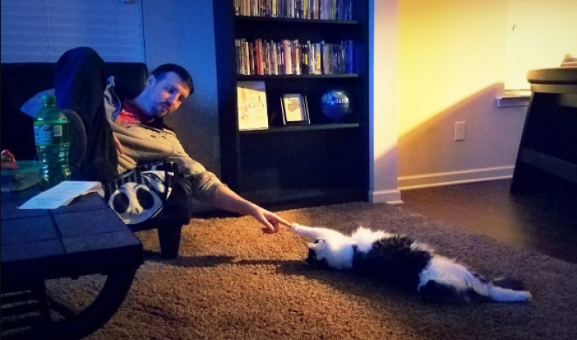 20 household plots, as if copied from paintings of the Renaissance