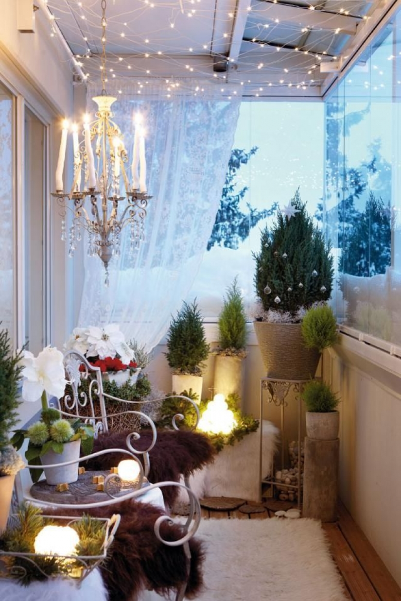 20 ideas on how to decorate a balcony for the New Year
