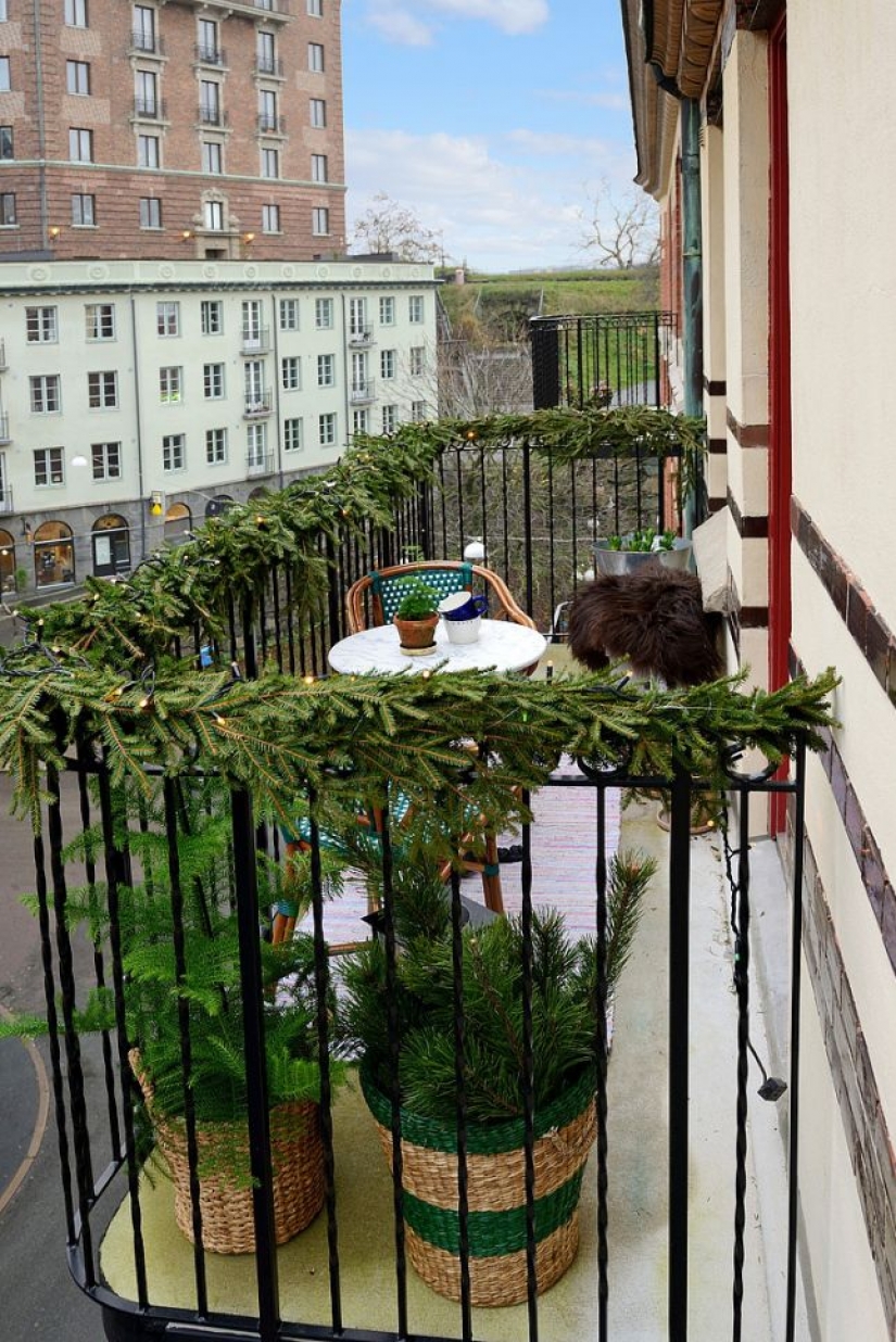 20 ideas on how to decorate a balcony for the New Year