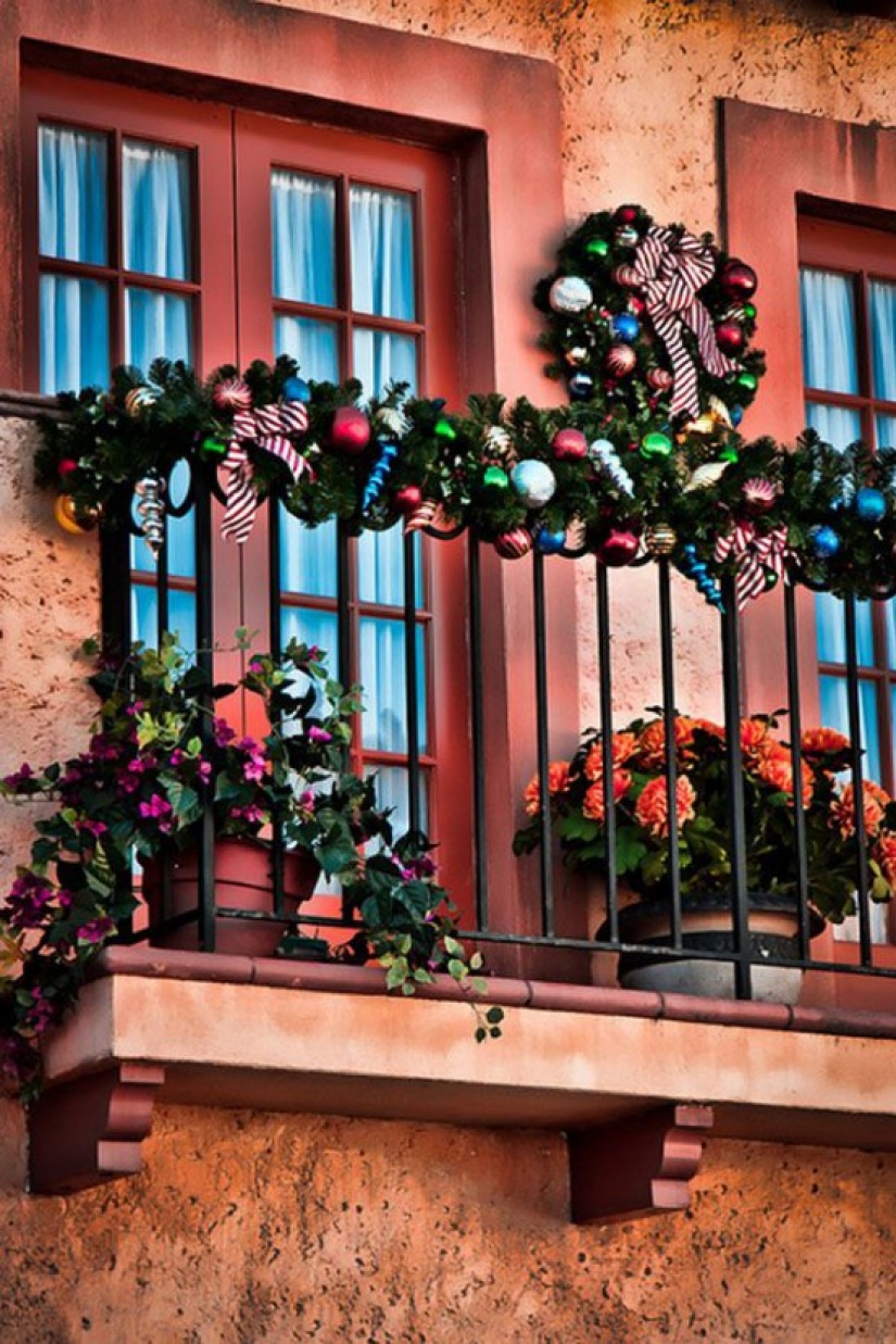 20 ideas on how to decorate a balcony for the New Year