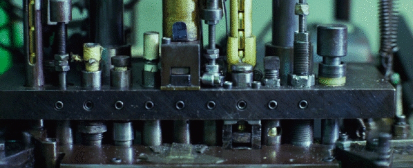 20 now repetitive and boring hypnotizing gifs about the production process