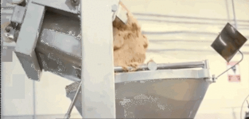 20 now repetitive and boring hypnotizing gifs about the production process