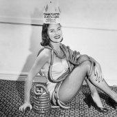 22 niñas con encanto, que ganó el título de Reina de la belleza en la mitad del siglo pasado