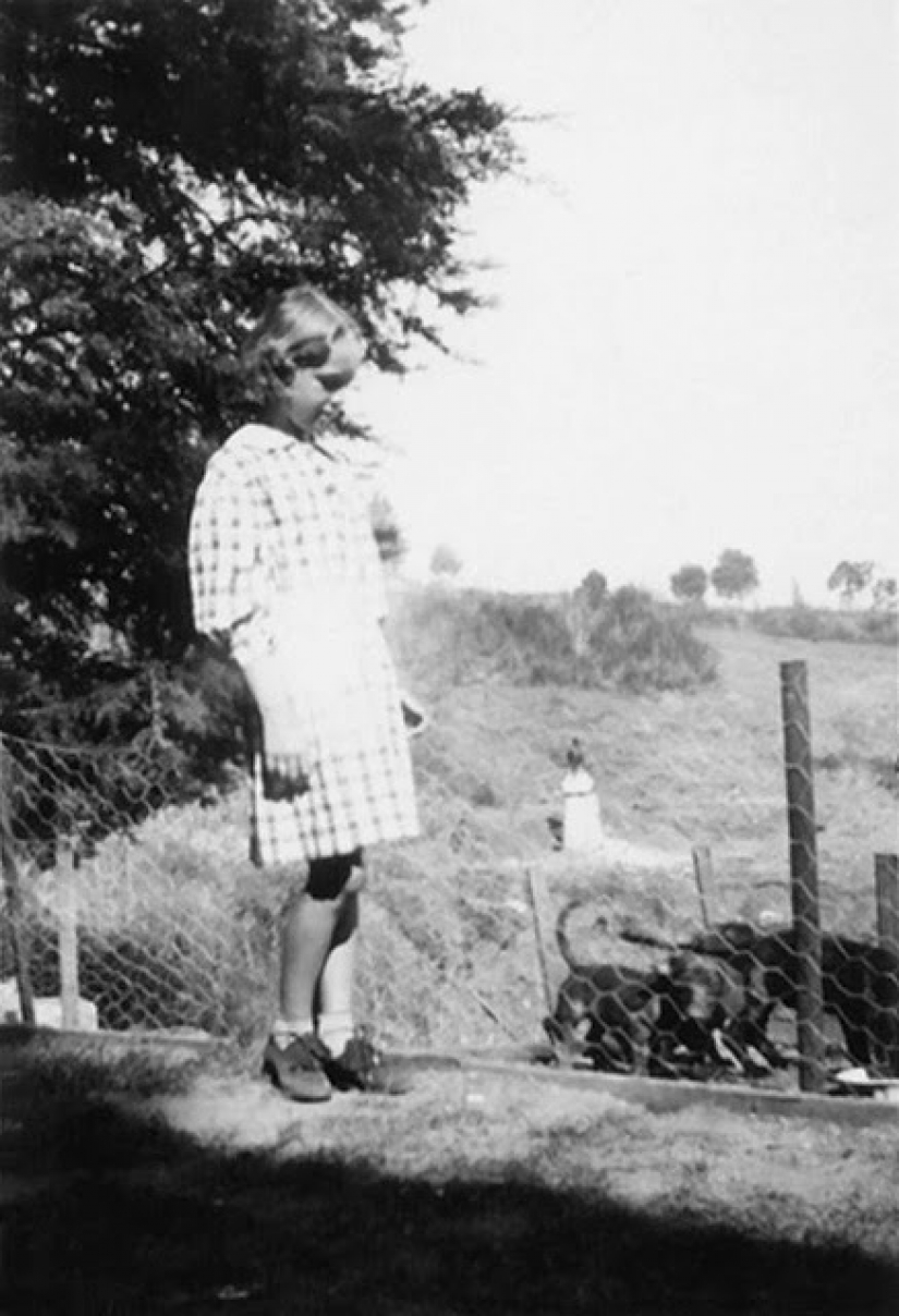 24 rare snapshot of a little of Norma Jean before she became Marilyn Monroe 24 rare snapshot of a little of Norma Jean before she became Marilyn Monroe