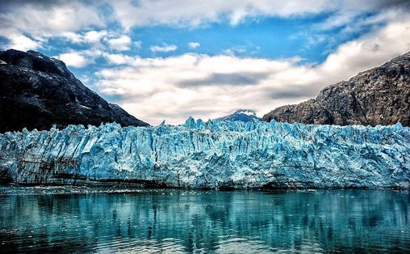 25 amazing icebergs and glaciers from around the world