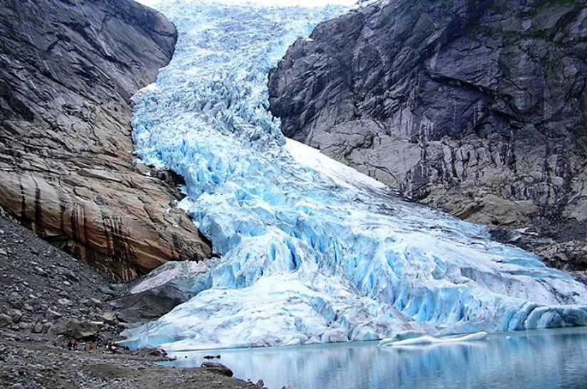 25 amazing icebergs and glaciers from around the world