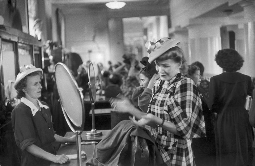 25 frames Henri Cartier-Bresson about Soviet life in 1954