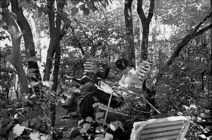 25 frames Henri Cartier-Bresson about Soviet life in 1954