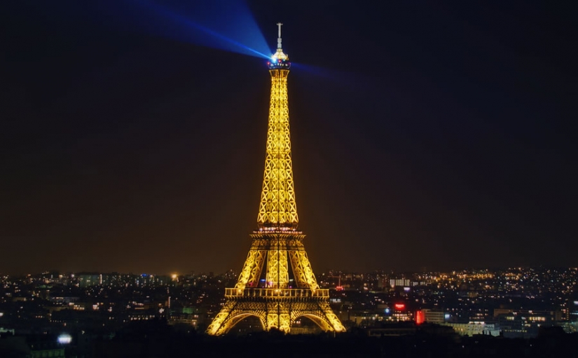 25 world's attractions by night
