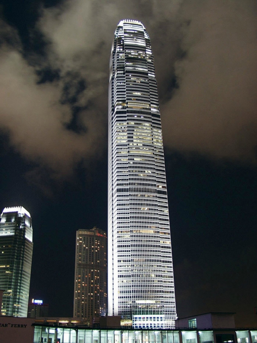 25 world's attractions by night