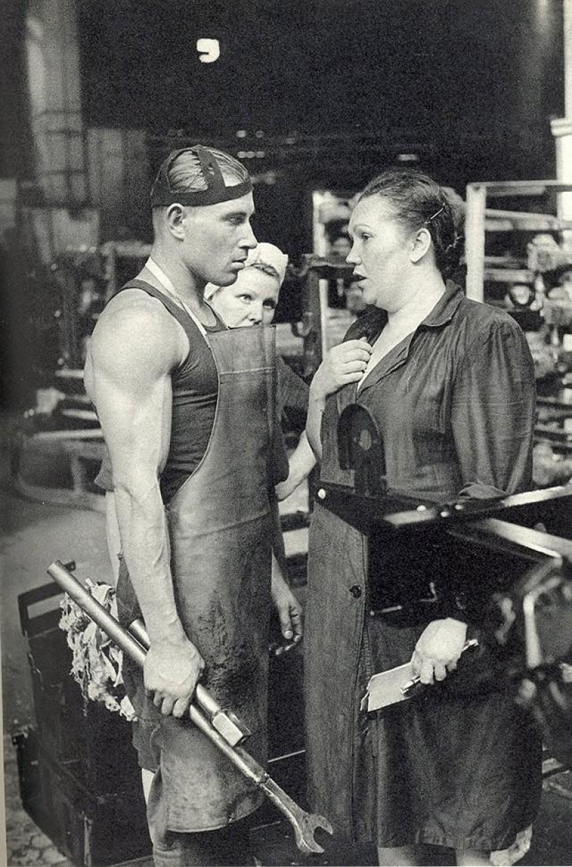 30 photos of the great photographer Henri Cartier-Bresson 30 photos of the great photographer Henri Cartier-Bresson