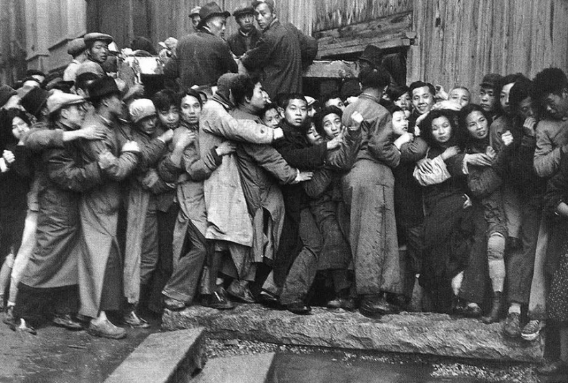 30 photos of the great photographer Henri Cartier-Bresson 30 photos of the great photographer Henri Cartier-Bresson