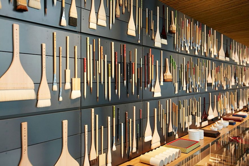 4200 pigmentos exhibió en un número de Japoneses de la tienda de pintura