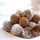 5 delicious desserts without flour and sugar