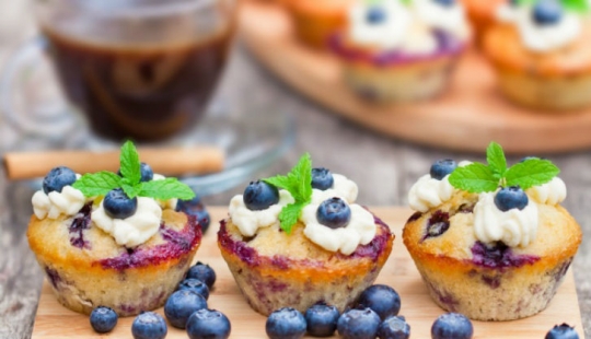 5 of the most delicious cupcakes, which should make at least one more time